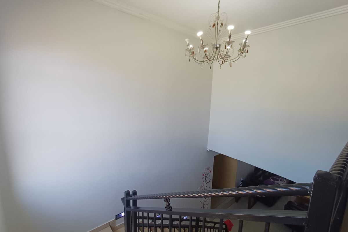 Massive Home In A Secured Estate. - Photo 5