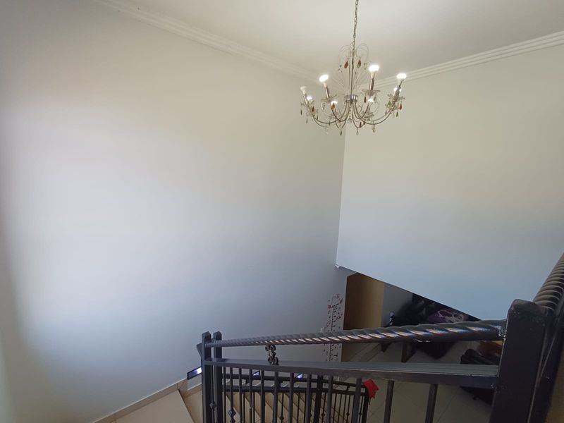 Massive Home In A Secured Estate. - Photo 5