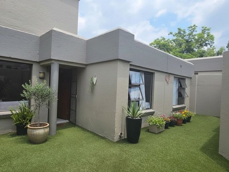 Renovated Family Cluster in Popular Morningside Complex - Photo 10