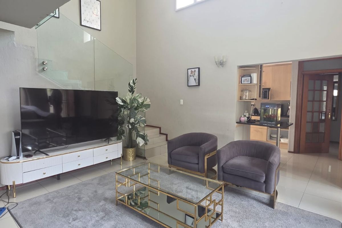 Renovated Family Cluster in Popular Morningside Complex - Photo 3