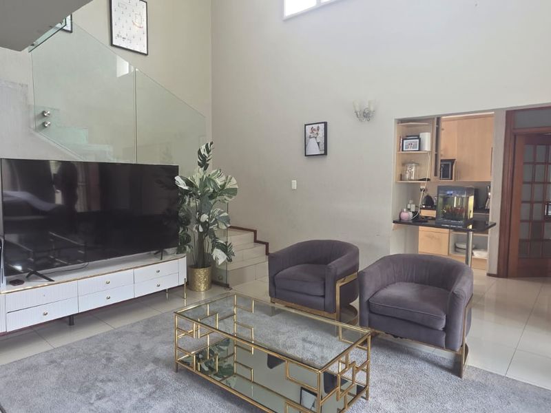 Renovated Family Cluster in Popular Morningside Complex - Photo 3