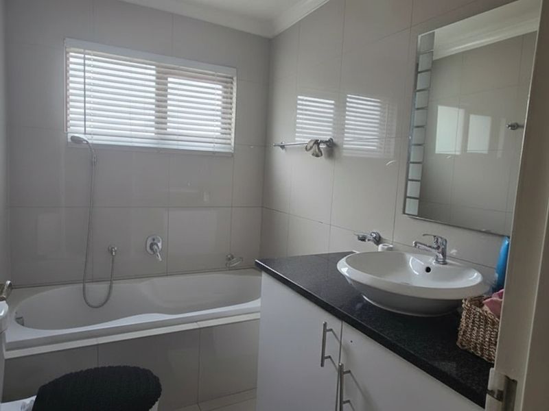 Renovated Family Cluster in Popular Morningside Complex - Photo 8