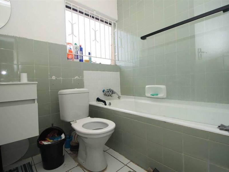 Step into easy, living with this beautifully kept 2-bedroom duplex tucked inside a secure complex - Photo 8