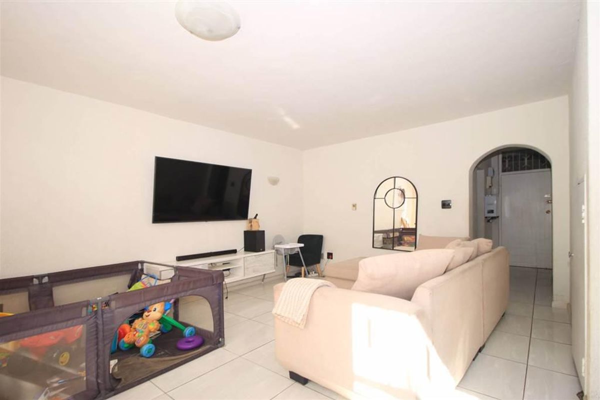 Step into easy, living with this beautifully kept 2-bedroom duplex tucked inside a secure complex - Photo 4