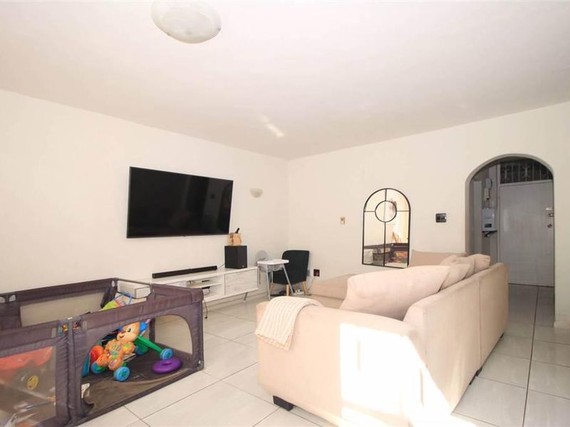 Step into easy, living with this beautifully kept 2-bedroom duplex tucked inside a secure complex - Photo 4