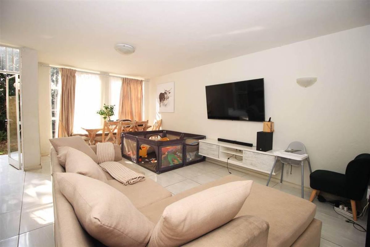 Step into easy, living with this beautifully kept 2-bedroom duplex tucked inside a secure complex - Photo 5