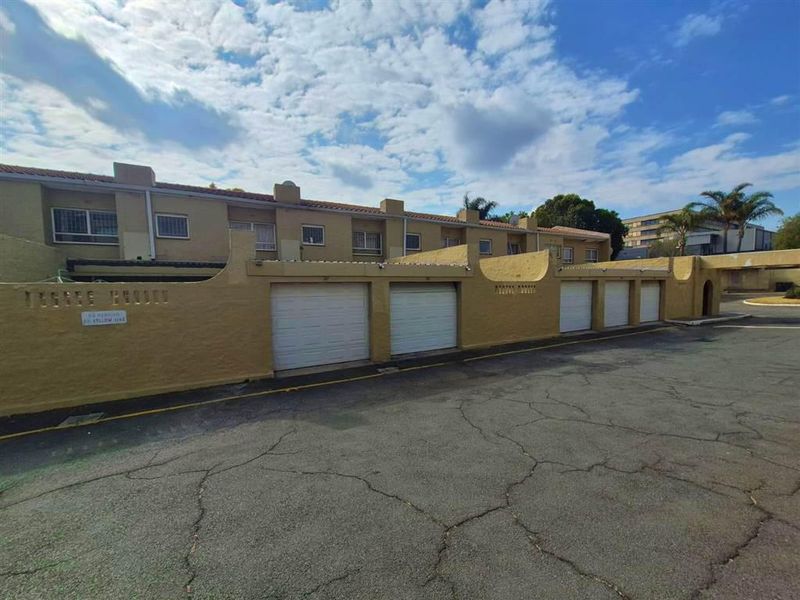 Step into easy, living with this beautifully kept 2-bedroom duplex tucked inside a secure complex - Photo 10