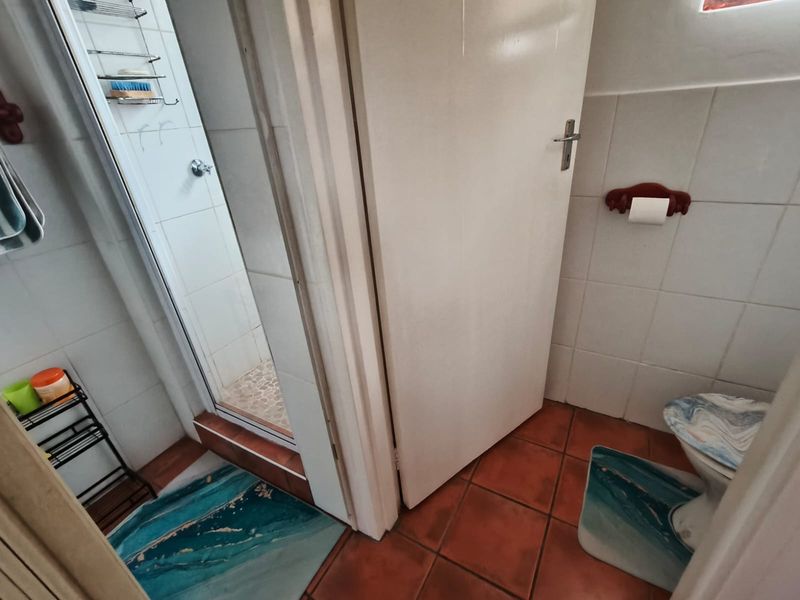 Low maintenance face brick home - Photo 10