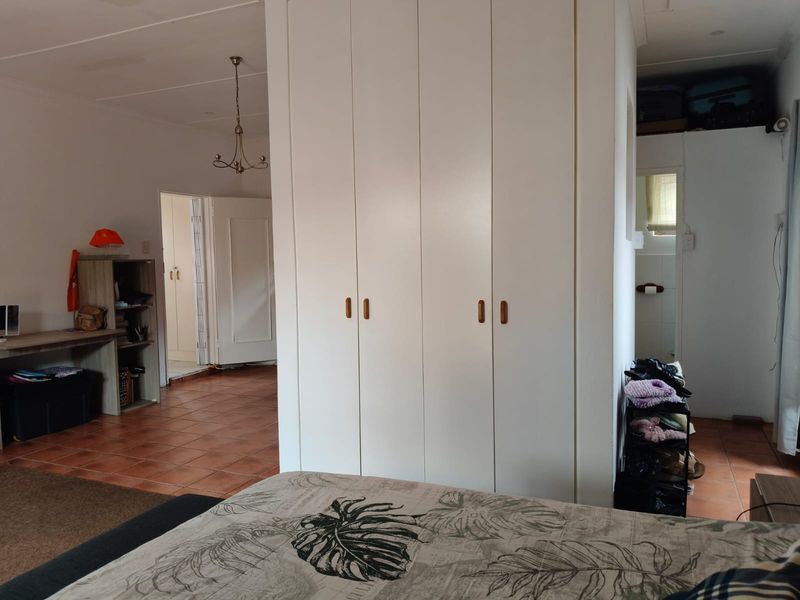 Low maintenance face brick home - Photo 9