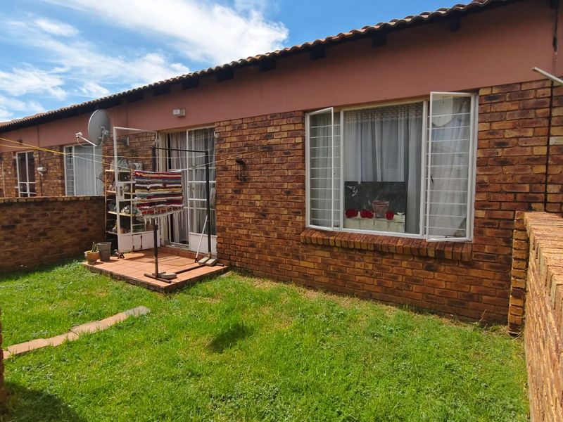 Secure & Pet-Friendly Living – Vaalpark - Photo 6