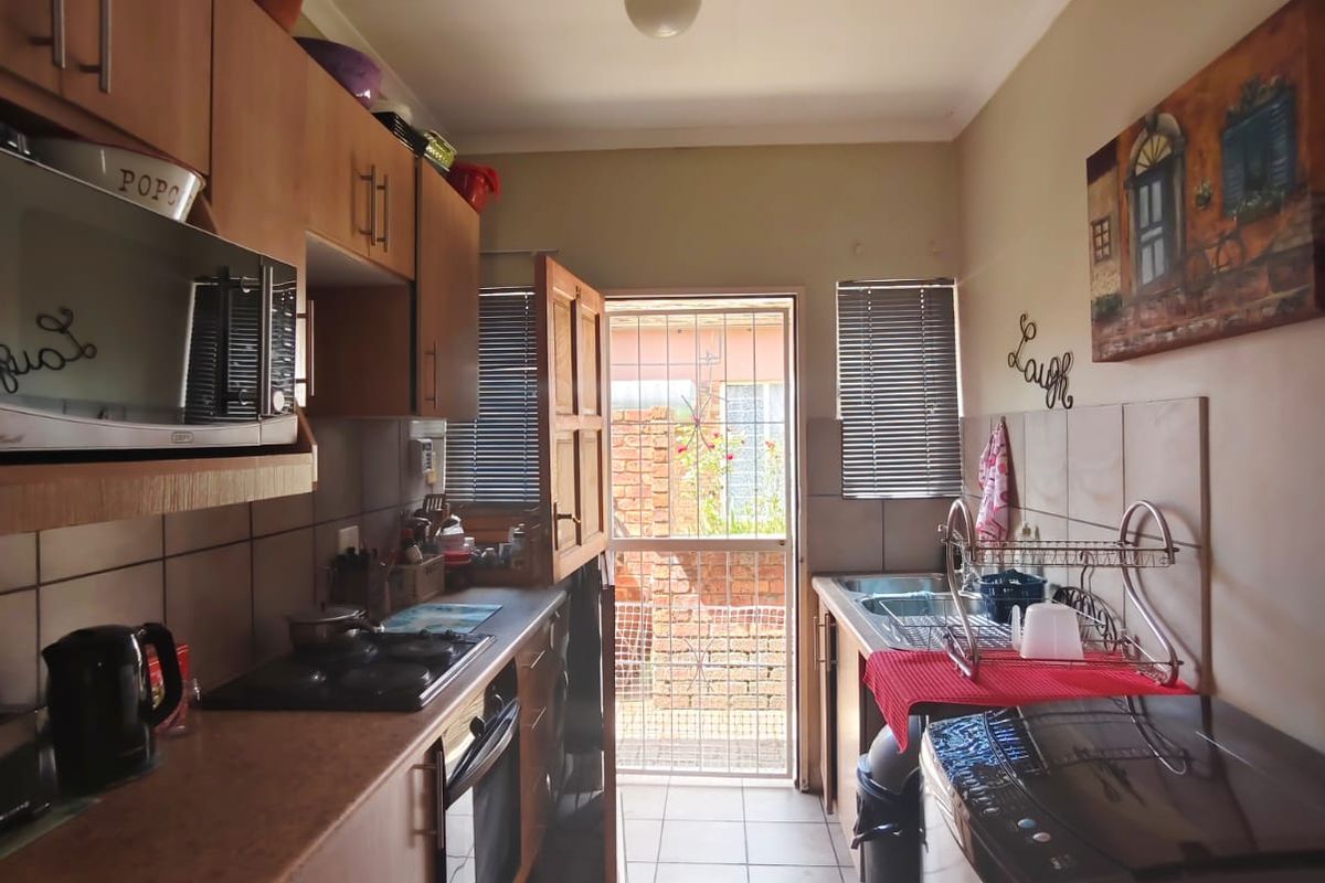 Secure & Pet-Friendly Living – Vaalpark - Photo 5