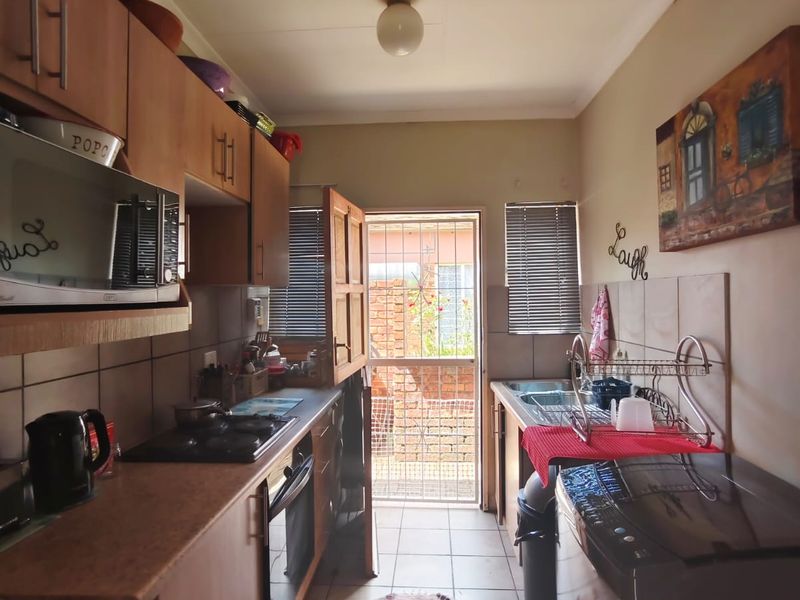 Secure & Pet-Friendly Living – Vaalpark - Photo 5
