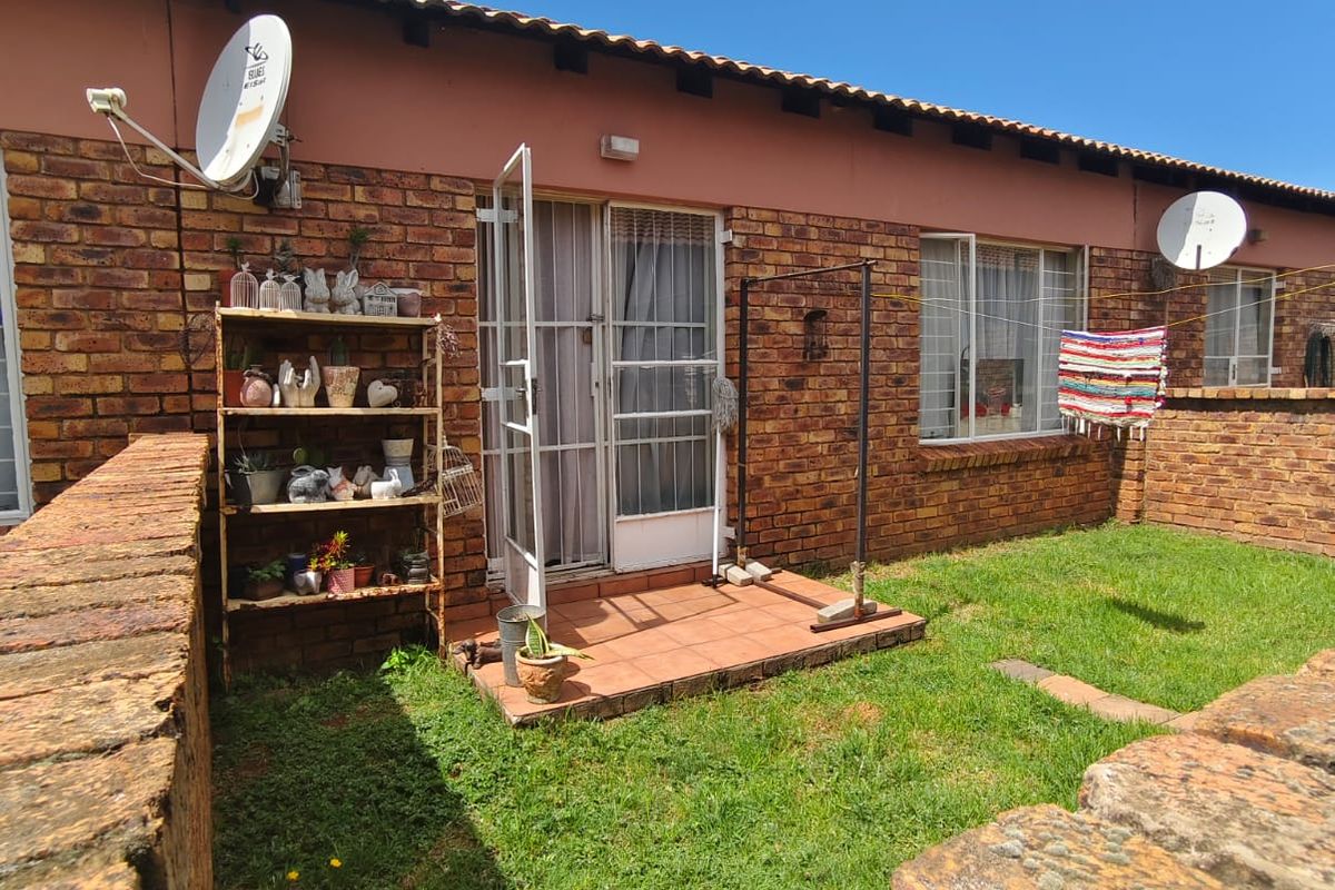 Secure & Pet-Friendly Living – Vaalpark - Photo 2