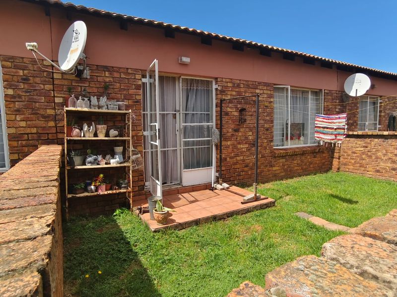 Secure & Pet-Friendly Living – Vaalpark - Photo 2