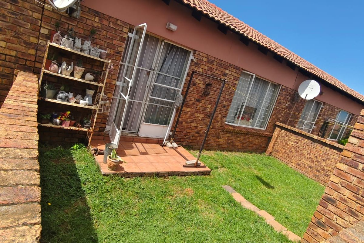 Secure & Pet-Friendly Living – Vaalpark - Photo 3