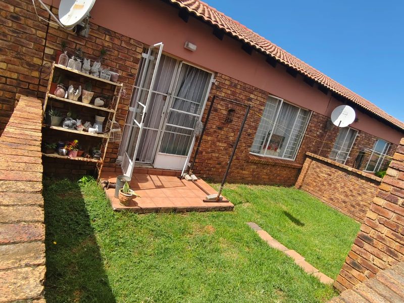 Secure & Pet-Friendly Living – Vaalpark - Photo 3