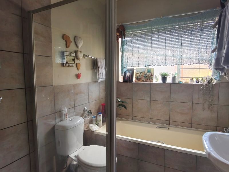 Secure & Pet-Friendly Living – Vaalpark - Photo 7