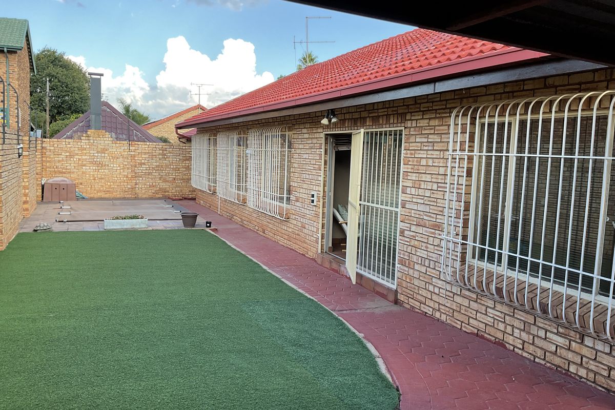 Freehold For Sale In Centurion - Photo 2