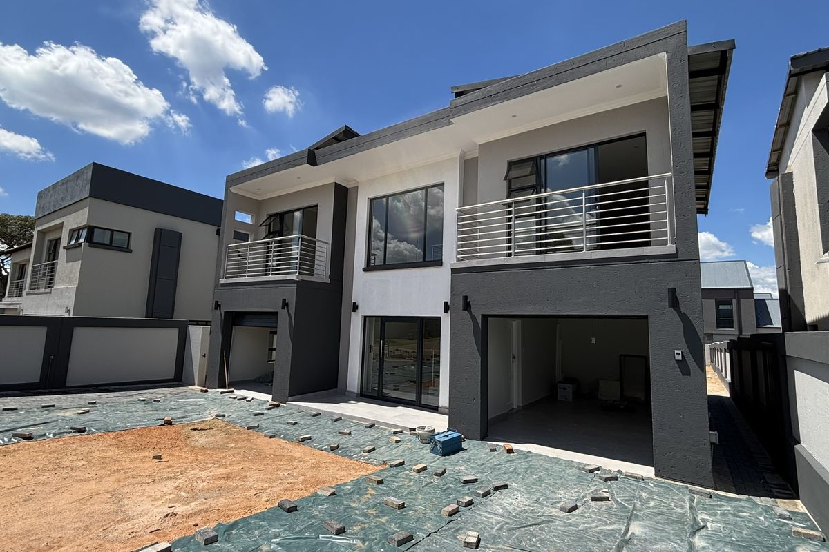 BRAND NEW 4 BEDROOM ON OFFER! - Photo 2