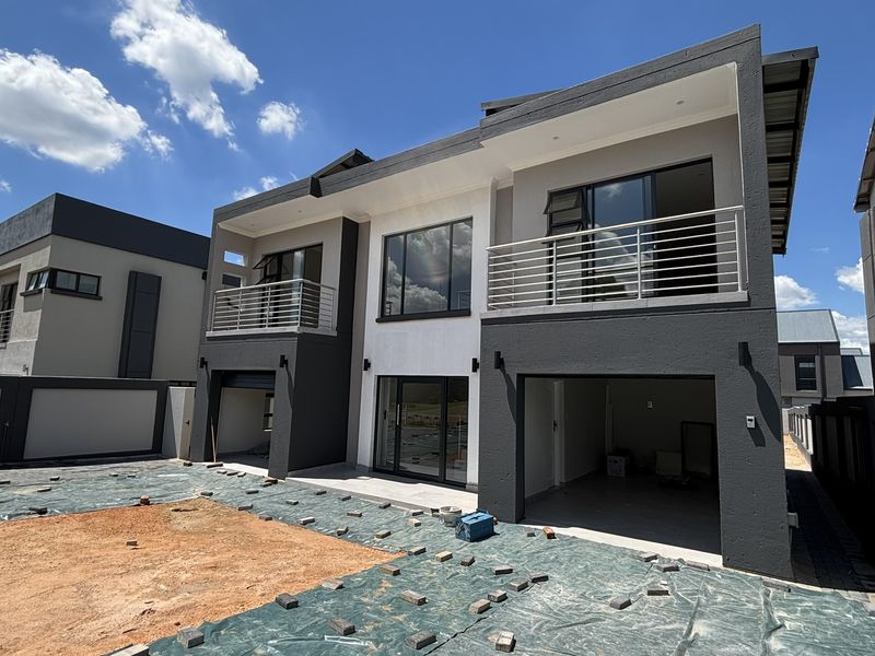 BRAND NEW 4 BEDROOM ON OFFER! - Photo 2