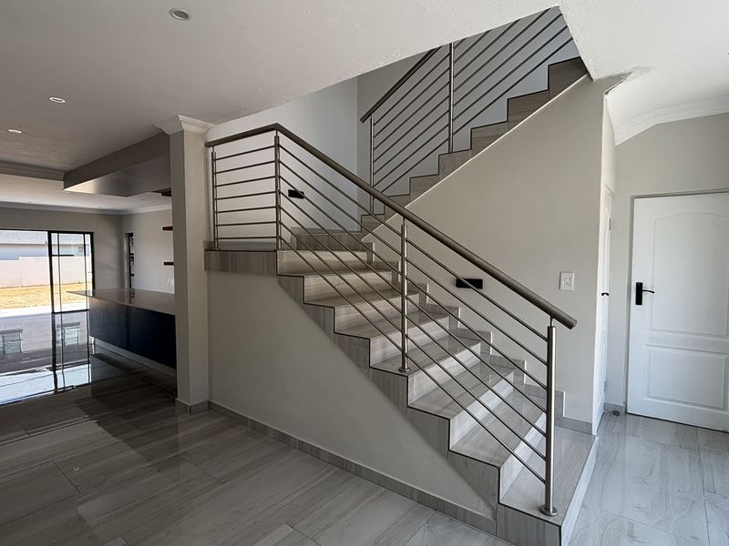 BRAND NEW 4 BEDROOM ON OFFER! - Photo 9