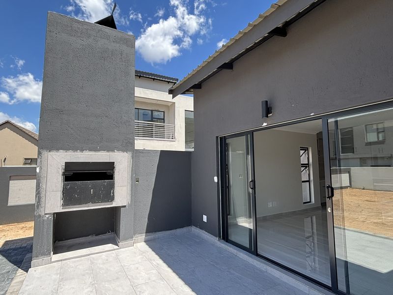 BRAND NEW 4 BEDROOM ON OFFER! - Photo 7