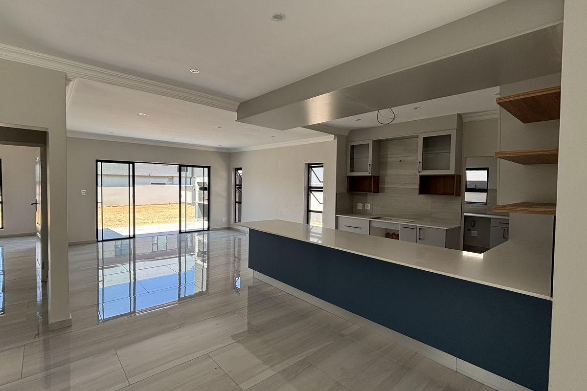 BRAND NEW 4 BEDROOM ON OFFER! - Photo 4