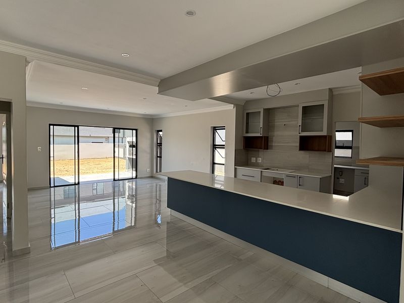 BRAND NEW 4 BEDROOM ON OFFER! - Photo 4