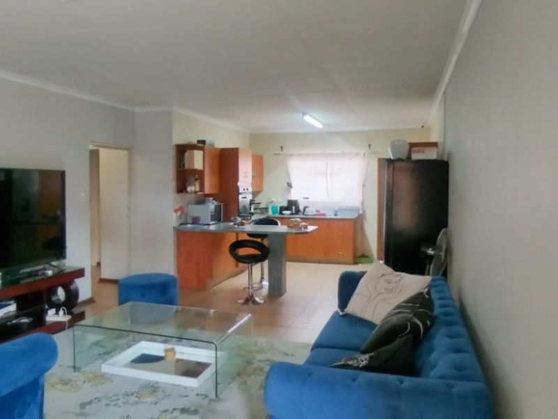 Cozy 3 bedroom townhouse - Photo 6