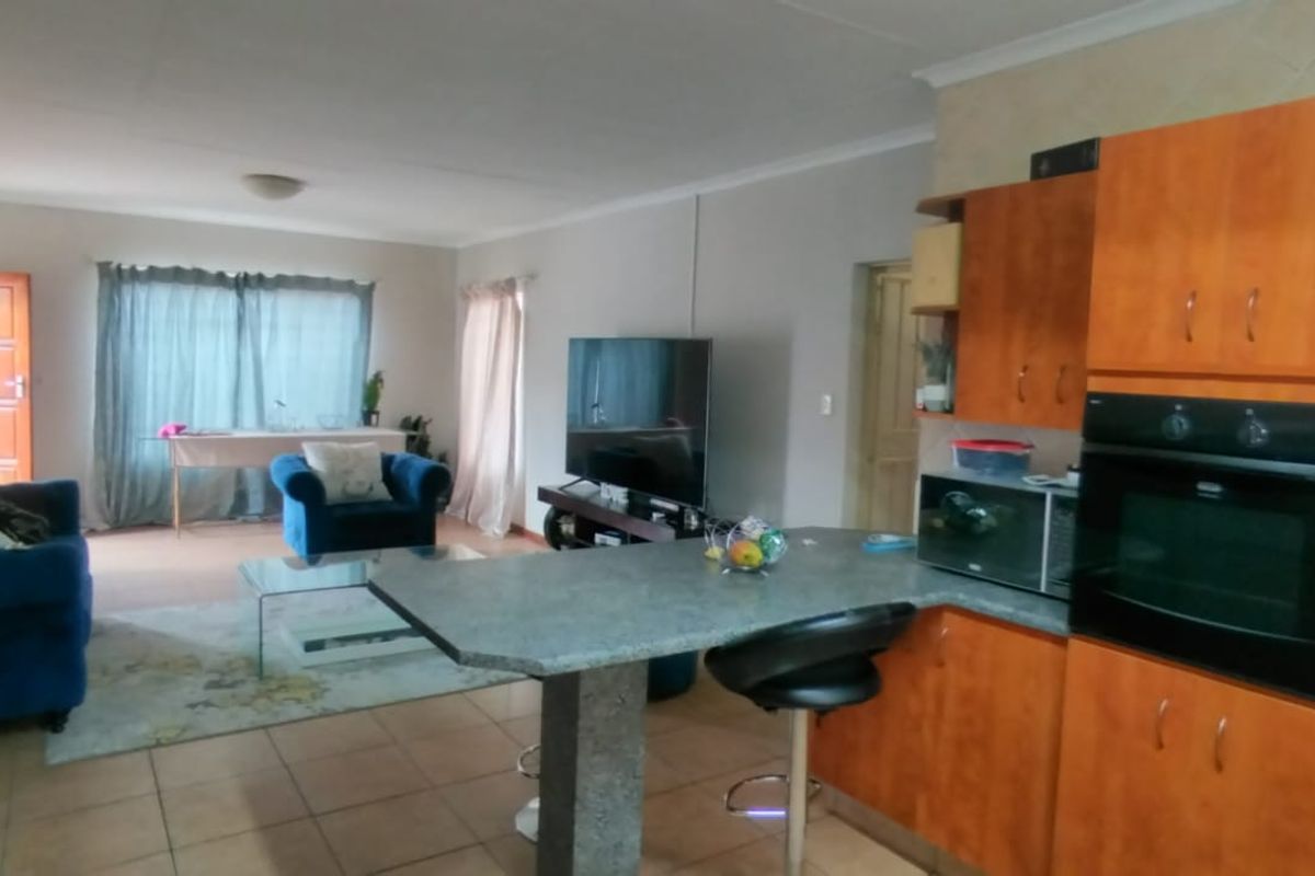 Cozy 3 bedroom townhouse - Photo 3