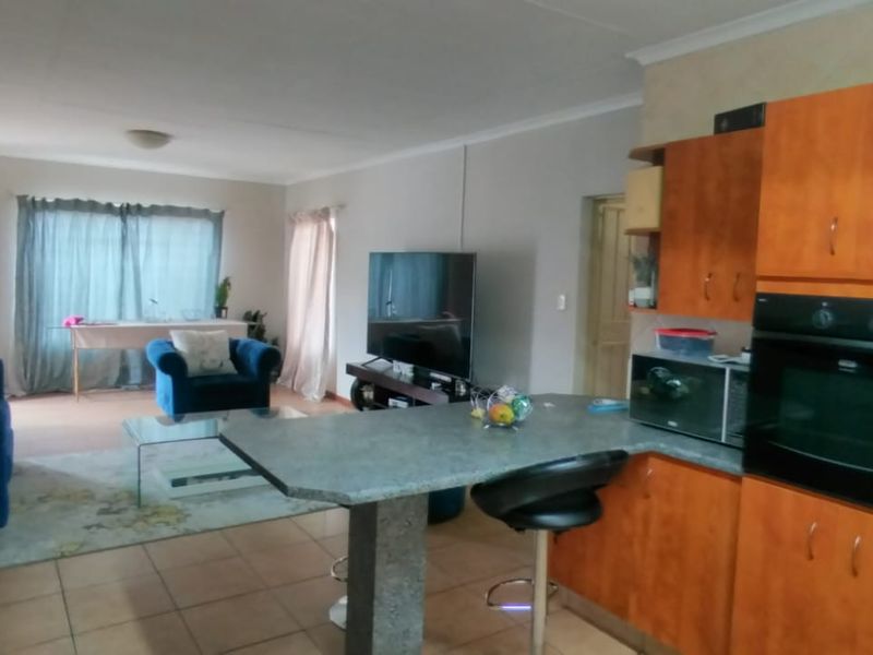 Cozy 3 bedroom townhouse - Photo 3