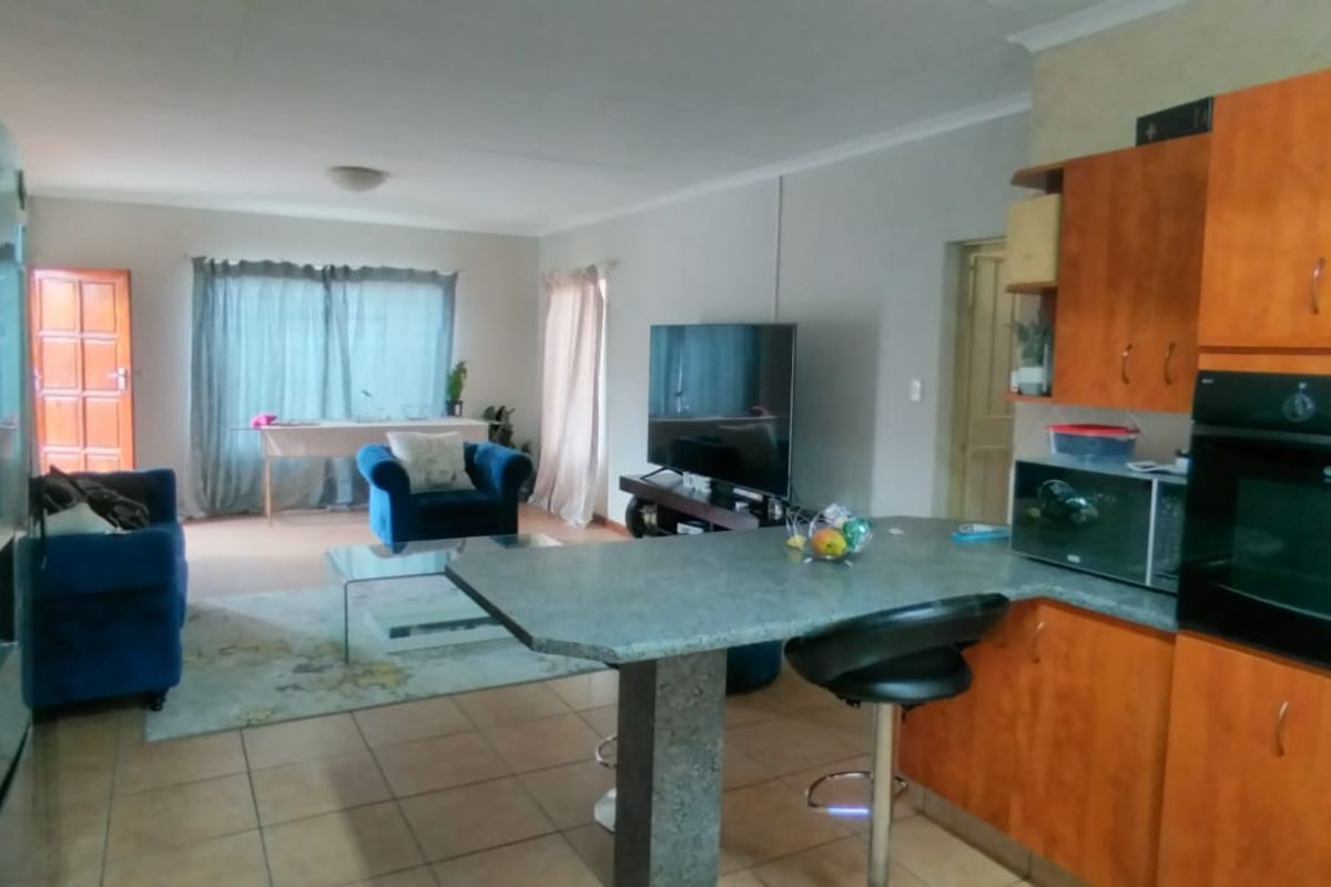 Cozy 3 bedroom townhouse - Photo 2