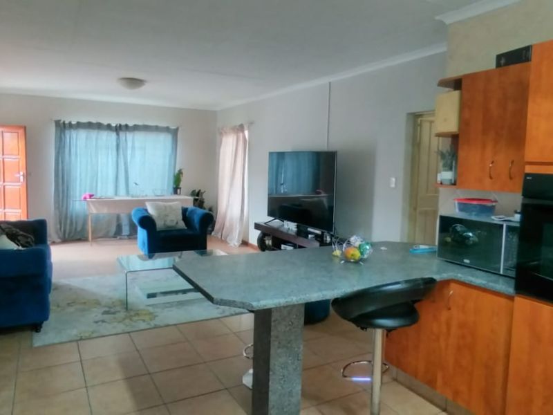 Cozy 3 bedroom townhouse - Photo 2