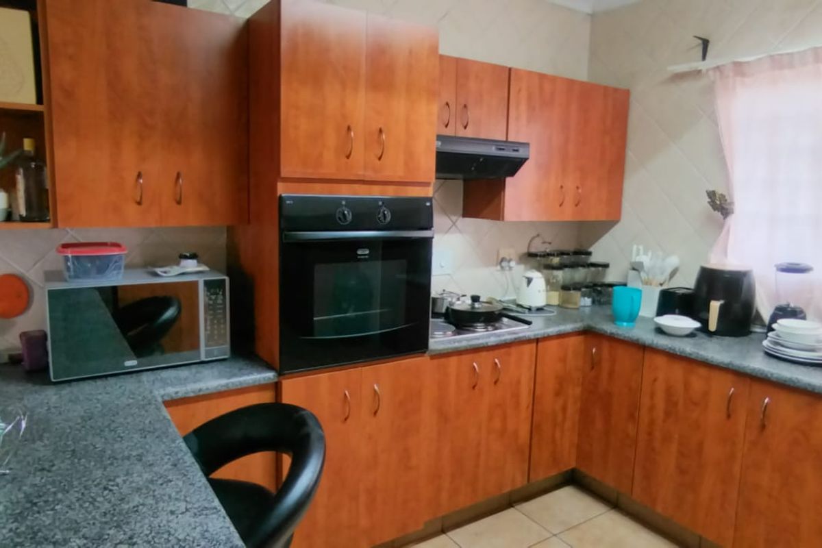 Cozy 3 bedroom townhouse - Photo 4