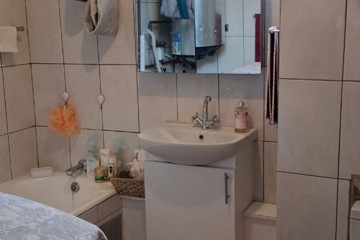 BEAUTIFUL & SPACIOUS APARTMENT FOR SALE IN VANDERBIJLPARK - Photo 5