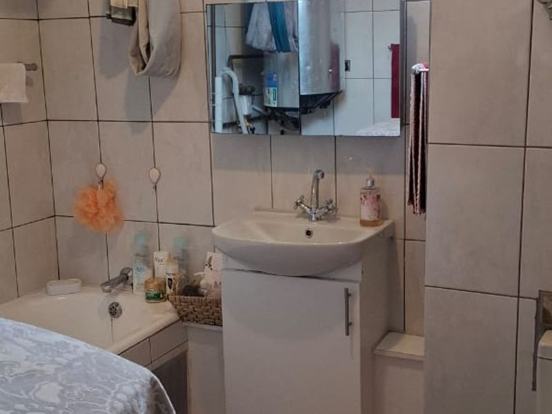 BEAUTIFUL & SPACIOUS APARTMENT FOR SALE IN VANDERBIJLPARK - Photo 5