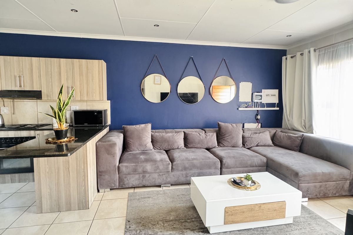 Modern 3-Bedroom Townhouse in Secure Gated Complex - Photo 5