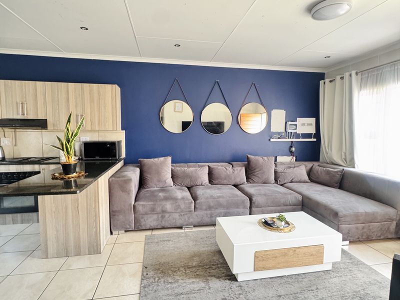 Modern 3-Bedroom Townhouse in Secure Gated Complex - Photo 5