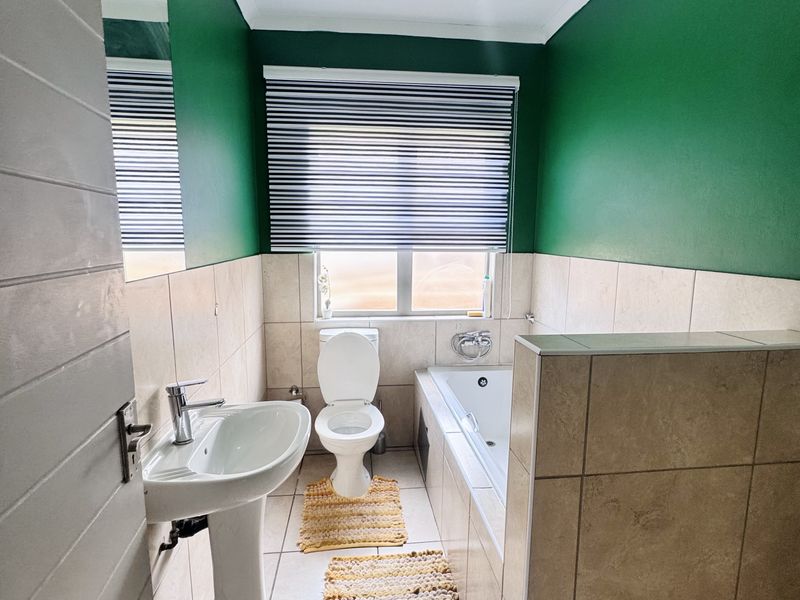 Modern 3-Bedroom Townhouse in Secure Gated Complex - Photo 10