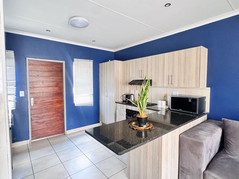 Modern 3-Bedroom Townhouse in Secure Gated Complex - Photo 6