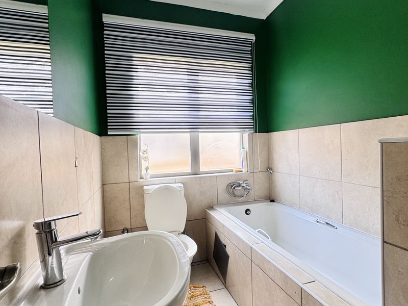 Modern 3-Bedroom Townhouse in Secure Gated Complex - Photo 9