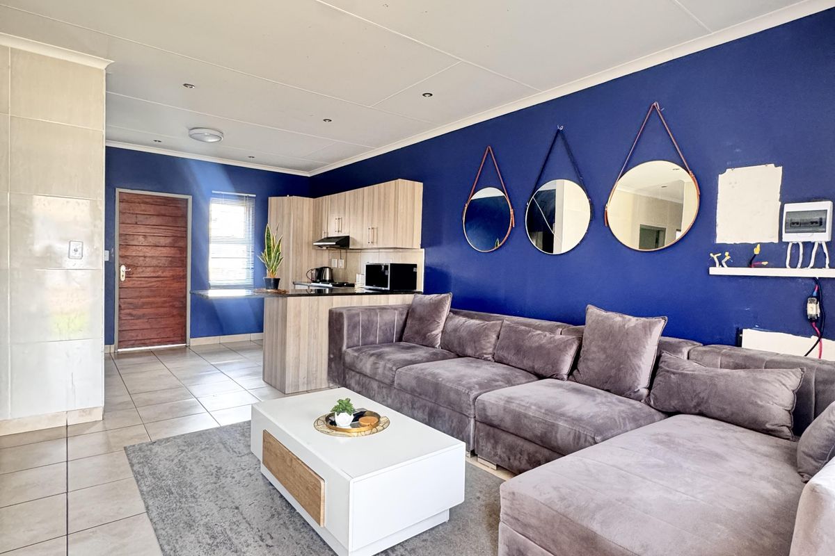 Modern 3-Bedroom Townhouse in Secure Gated Complex - Photo 2