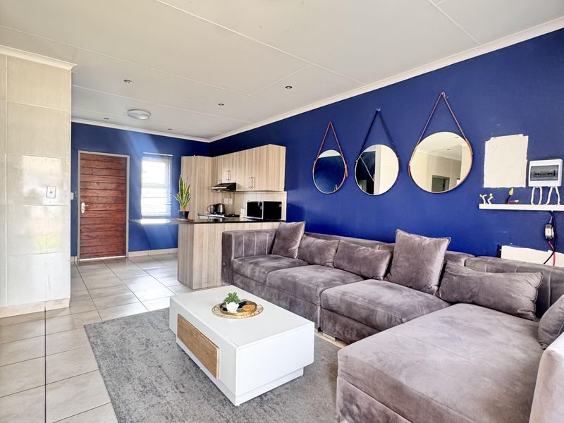 Modern 3-Bedroom Townhouse in Secure Gated Complex - Photo 2