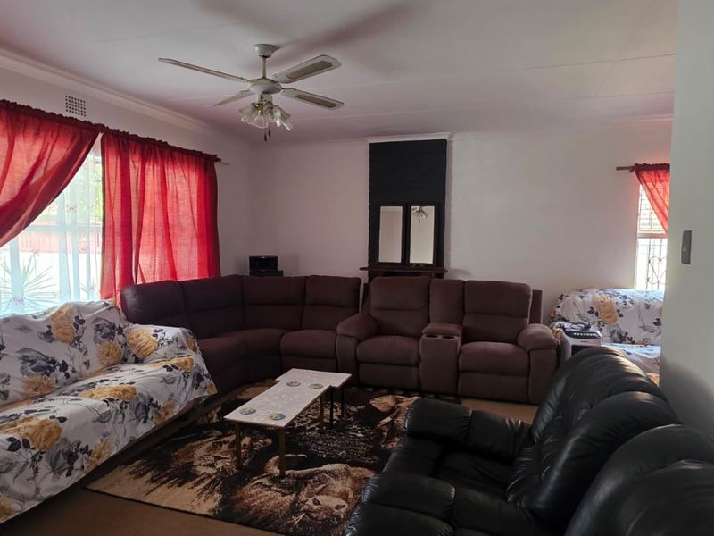 Beautiful 3 Bedroom Family Home in SE 6!!!! - Photo 9