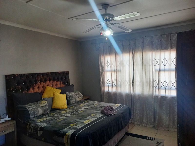 3 Bedroom House For Sale - Photo 9