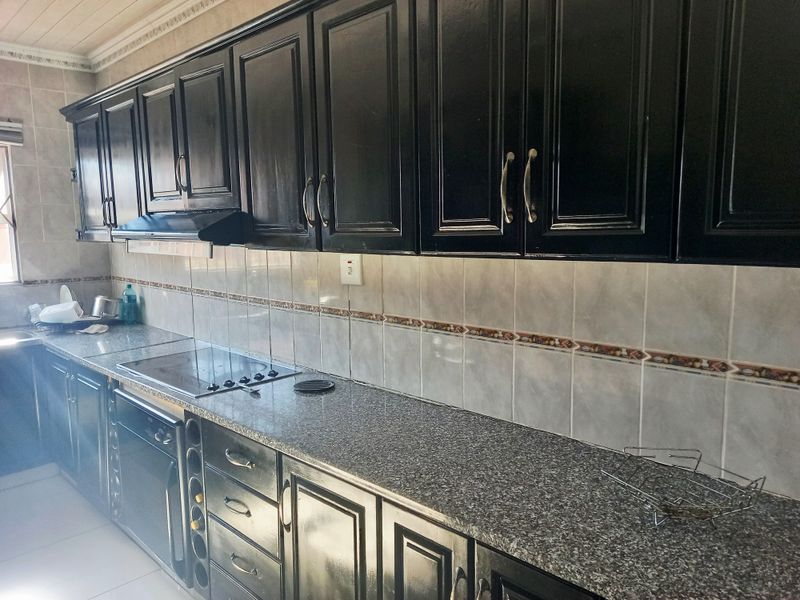 3 Bedroom House For Sale - Photo 6