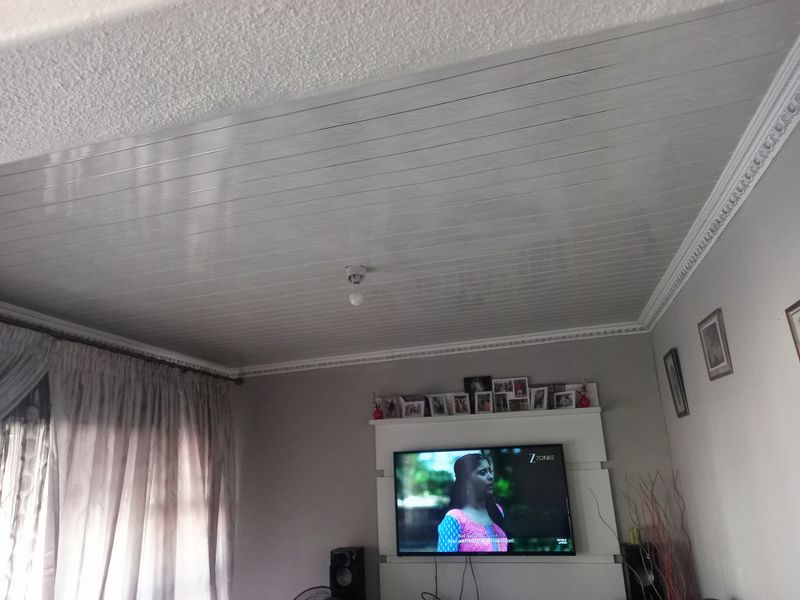 3 Bedroom House For Sale - Photo 3