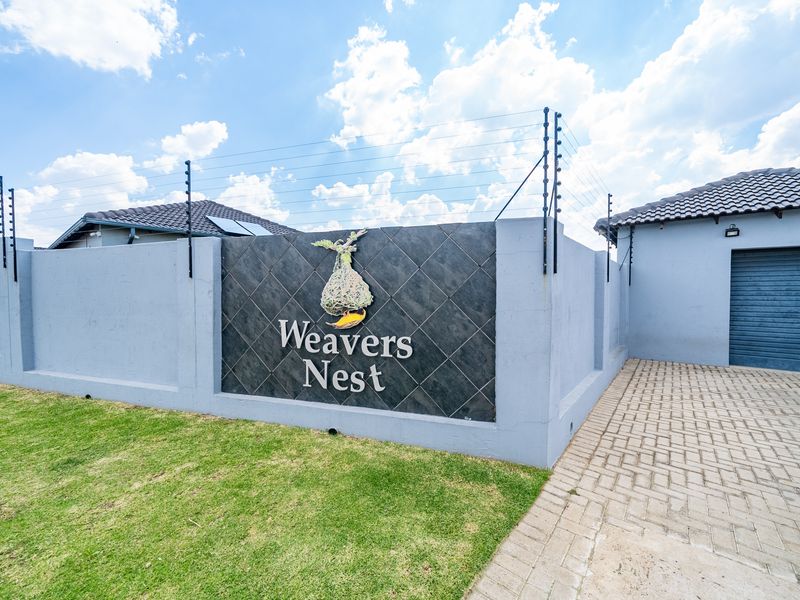 Stunning 3 bedroom,2 bathroom Townhouse in PARKRAND, BOKSBURG - Photo 3