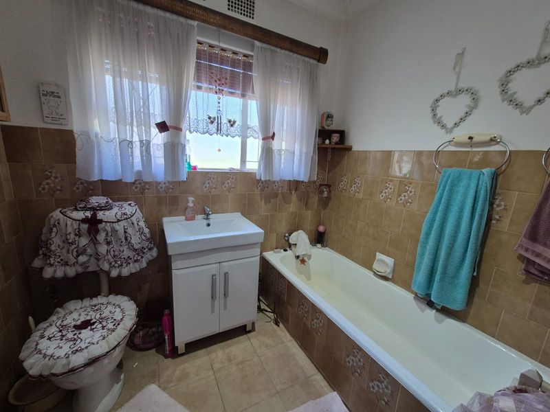 !Elegant Oasis Awaits! - Photo 10