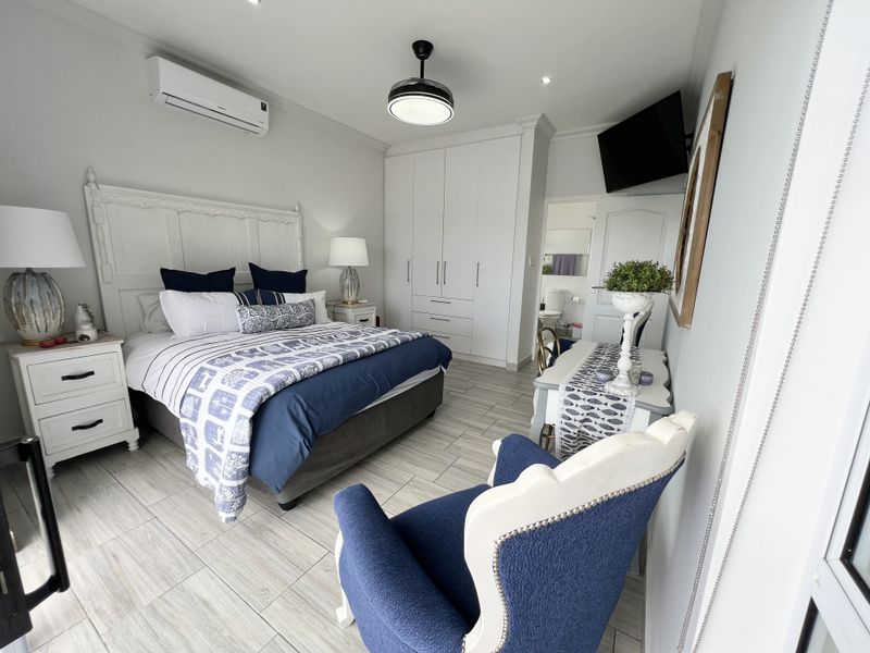 Luxury Waterfront Apartment - Photo 10